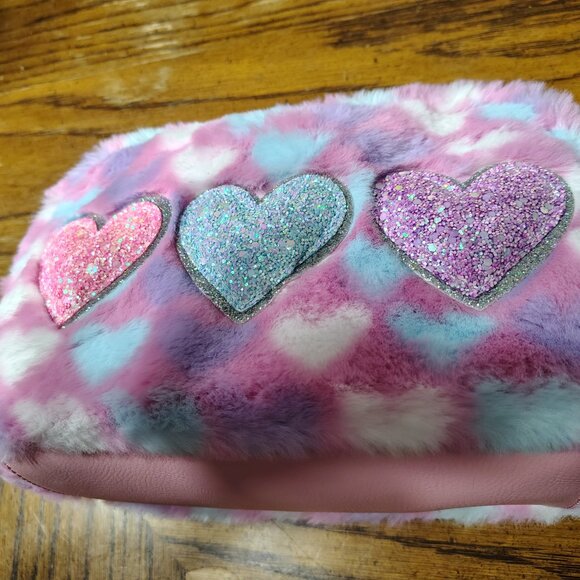 OMG Accessories Faux Fur Heart Plush Pouch - Picture 3 of 7